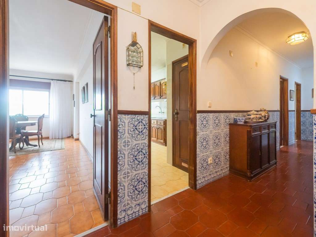 T3 COM GARAGEM PARA 2 CARROS, MASSAMÁ-13