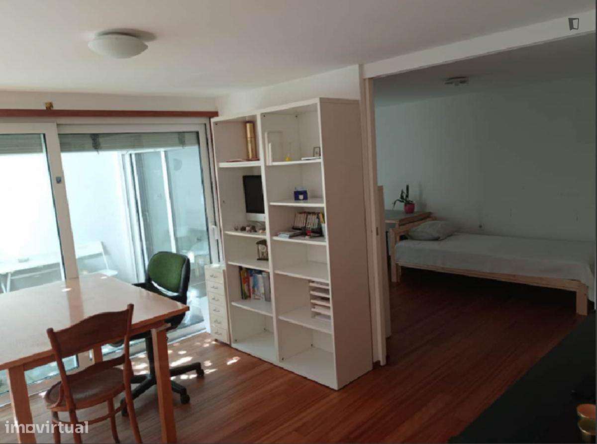 Quarto - localizado em Aldoar Porto - Grande imagem: 1/9