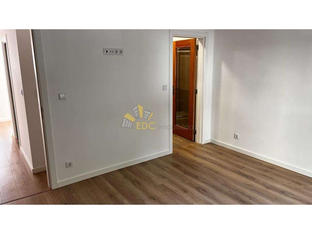 Apartamento T2 com suite e Remodelado | Localizado na Falagueira ( ...-15