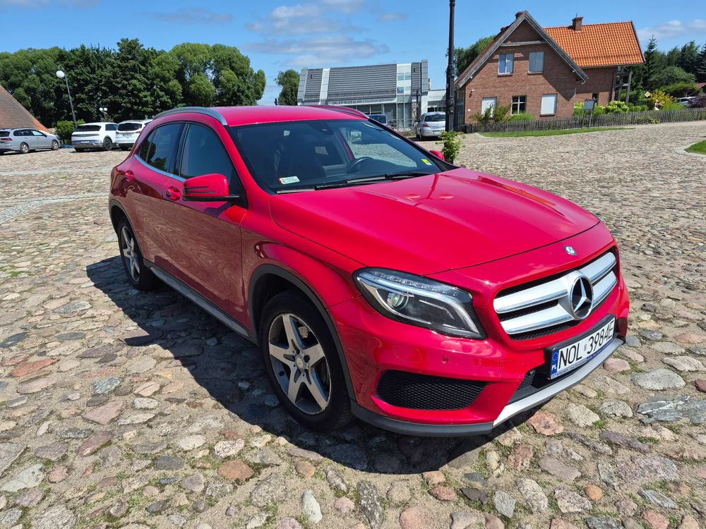Mercedes-Benz GLA 250 7G-DCT AMG Line 2016