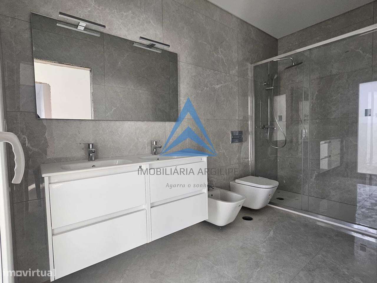 MORADIA T4 COM PISCINA - Nadadouro - Foz do Orelho - Grande imagem: 4/60