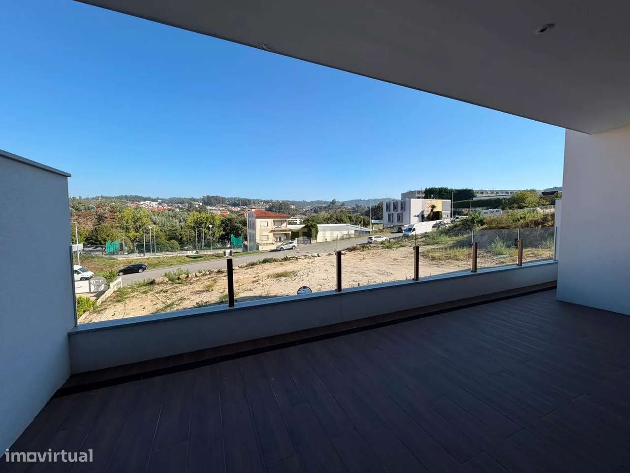 Moderno T3 com Terraço em Lordelo, Paredes-11