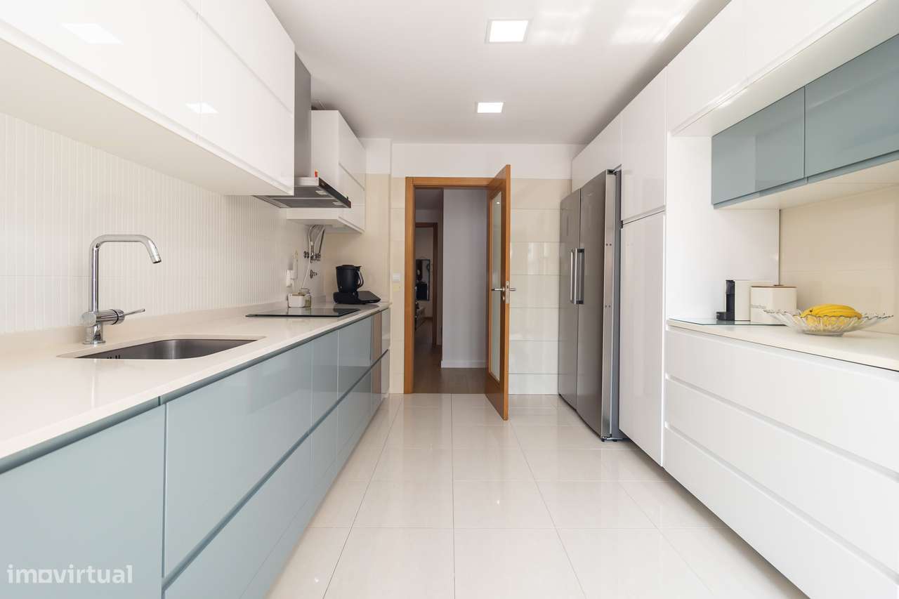 Moderno apartamento T3 com parqueamento e arrecadação-16