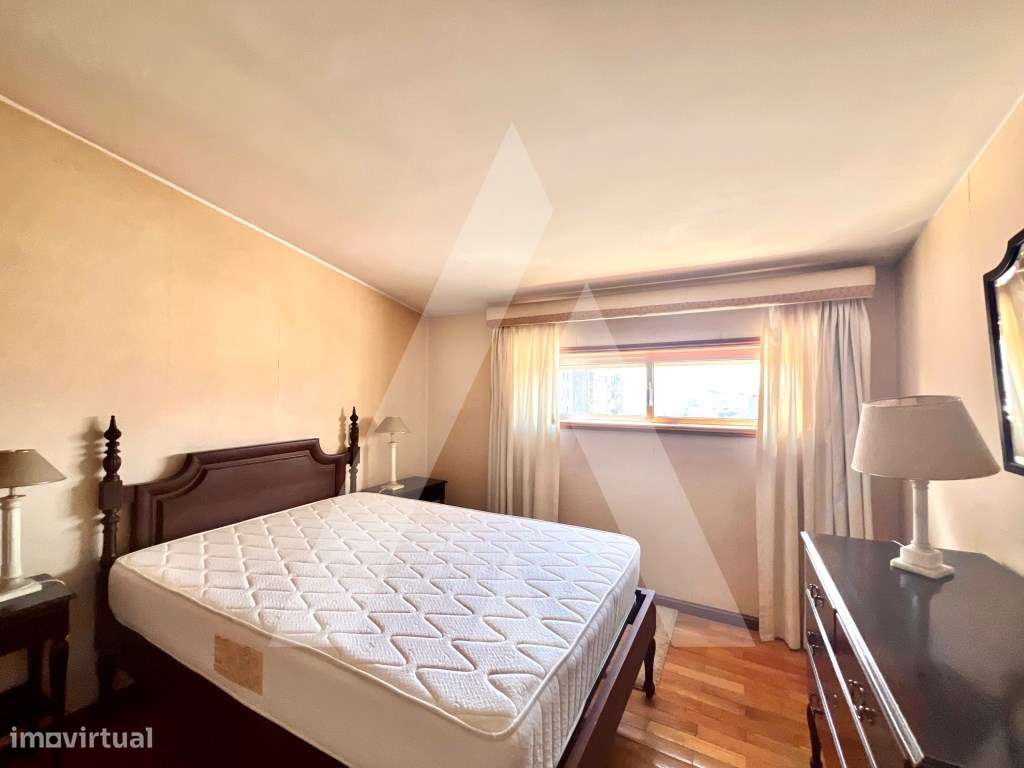 Apartamento T4 Duplex no centro de São João da Madeira-39