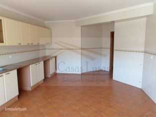 Apartamento T2 c/ Parqueamento e Terraço - Grande imagem: 2/17