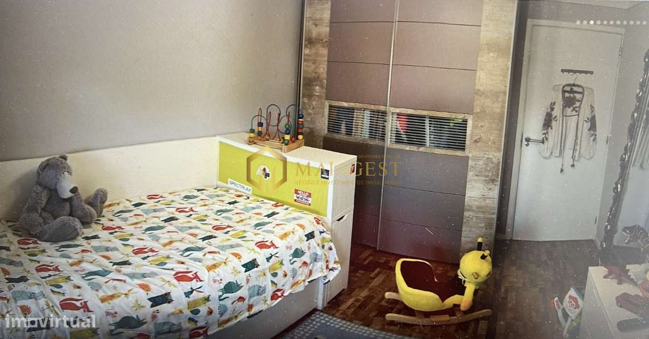 Apartamento T2 com cozinha equipada e varanda em Rio Tinto-16