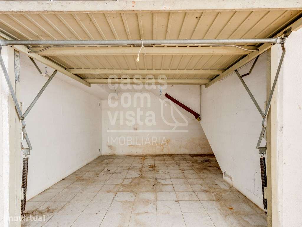Apartamento T2 Rés do Chão com garagem privativa, e a localização i...-23