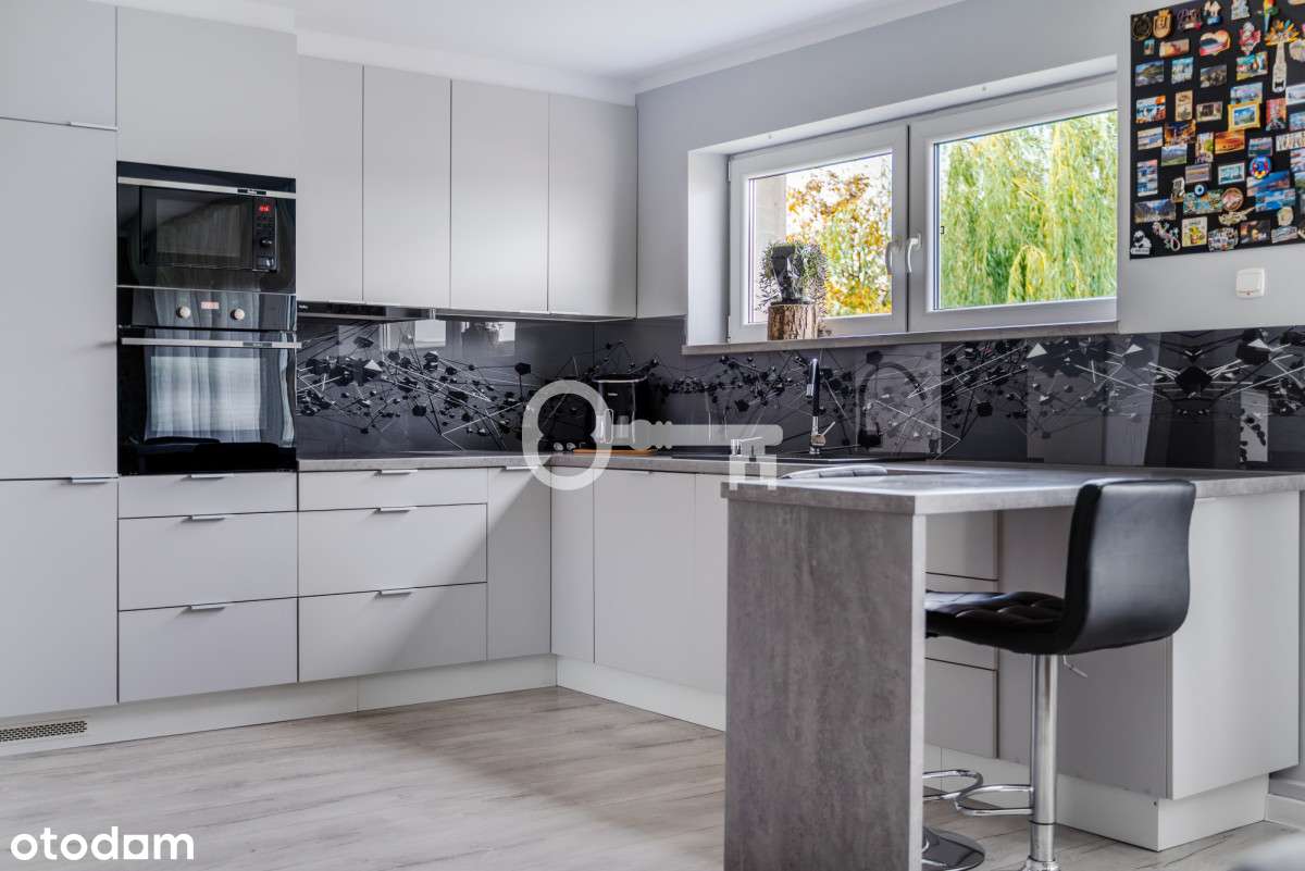 Duży dom w spokojnej okolicy-0