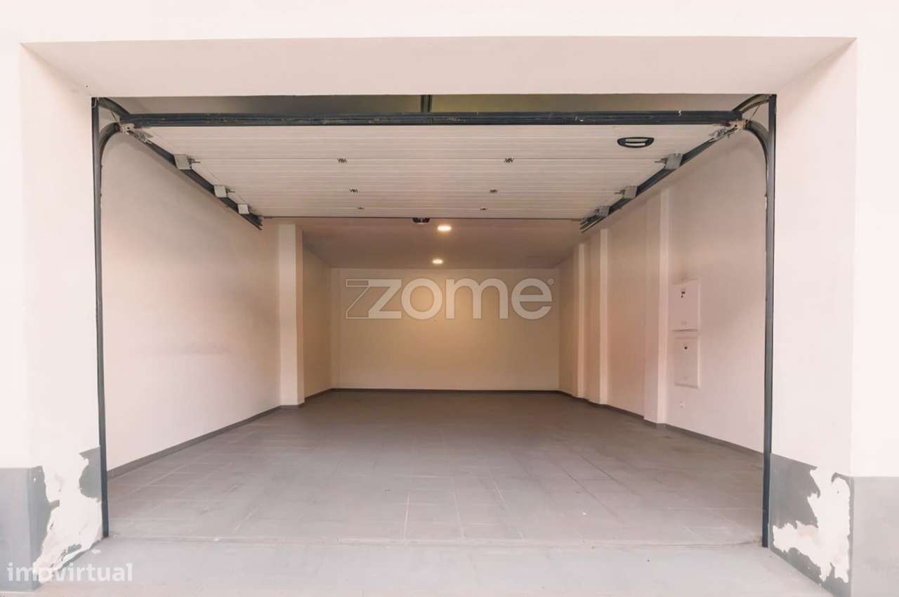 Moradia T2+1 Renovada a 100m do Mar – São Roque-3