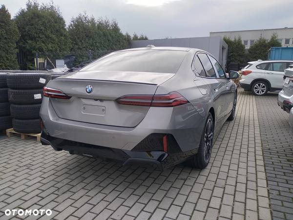 BMW Seria 5 520d xDrive mHEV M Sport - 4