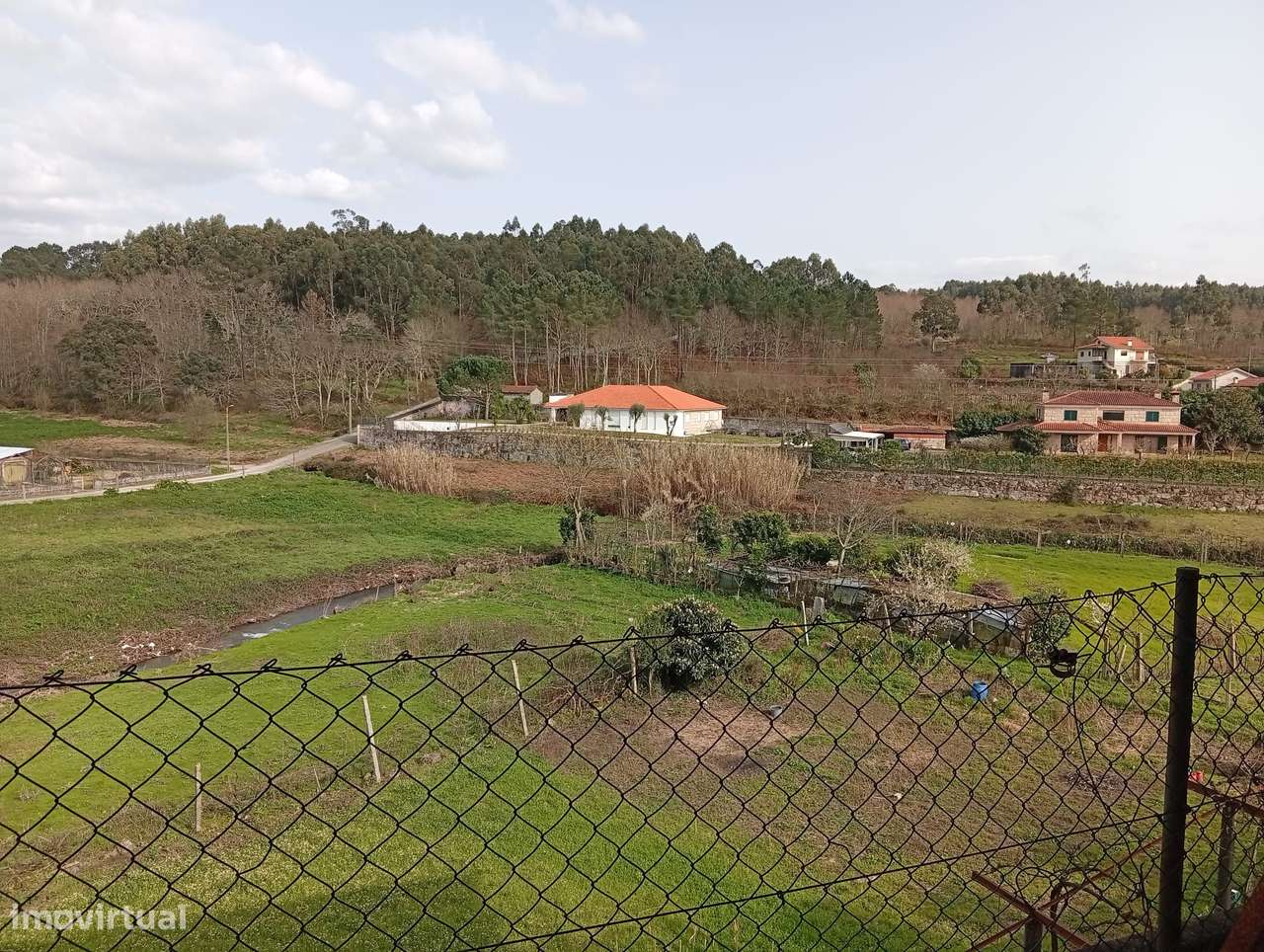 Venda de prédio localizado centro das Termas São Vicente Penafiel-6