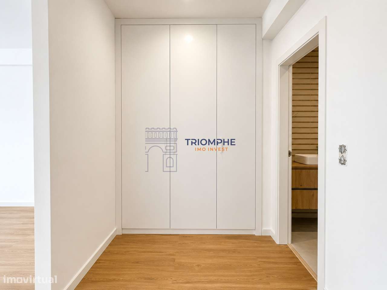 Apartamento T3 totalmente remodelado com duas varandas-16