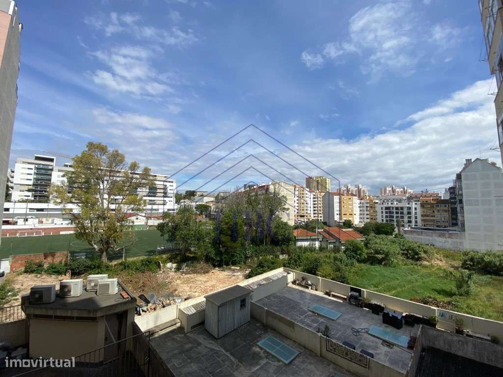 T3 Totalmente Remodelado na Estrada da Luz Lisboa-33