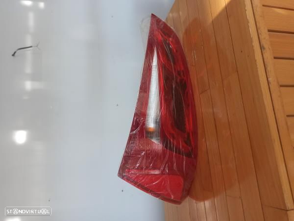 Farolim Stop Direito Audi Q5 (8Rb) - 2