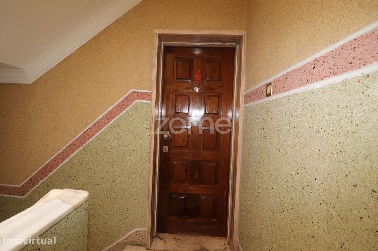 T2 na Venteira com vista desafogada, por 300.000€-4