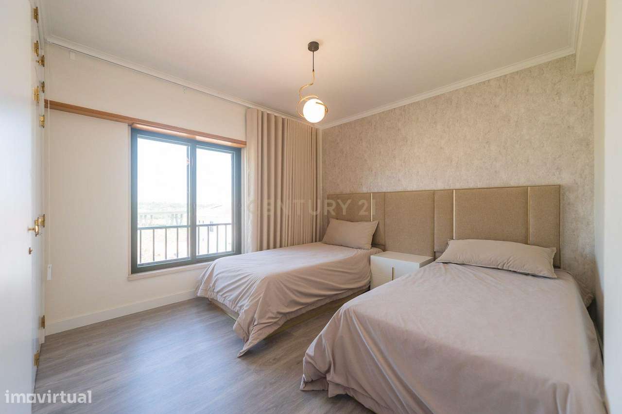 Apartamento T3 com Garagem em Loures-33