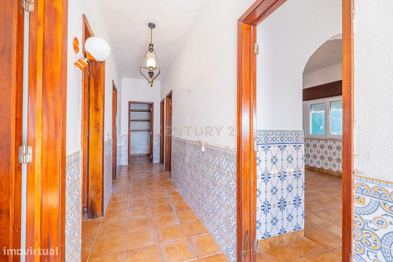 Moradia T3 com Quintal Amplo, Garagem e Anexo – Zona Tranquila da Moit-9