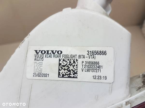 VOLVO XC40 LAMPA PRECIWMGIELNA PRAWY TYŁ ODBLASK - 4