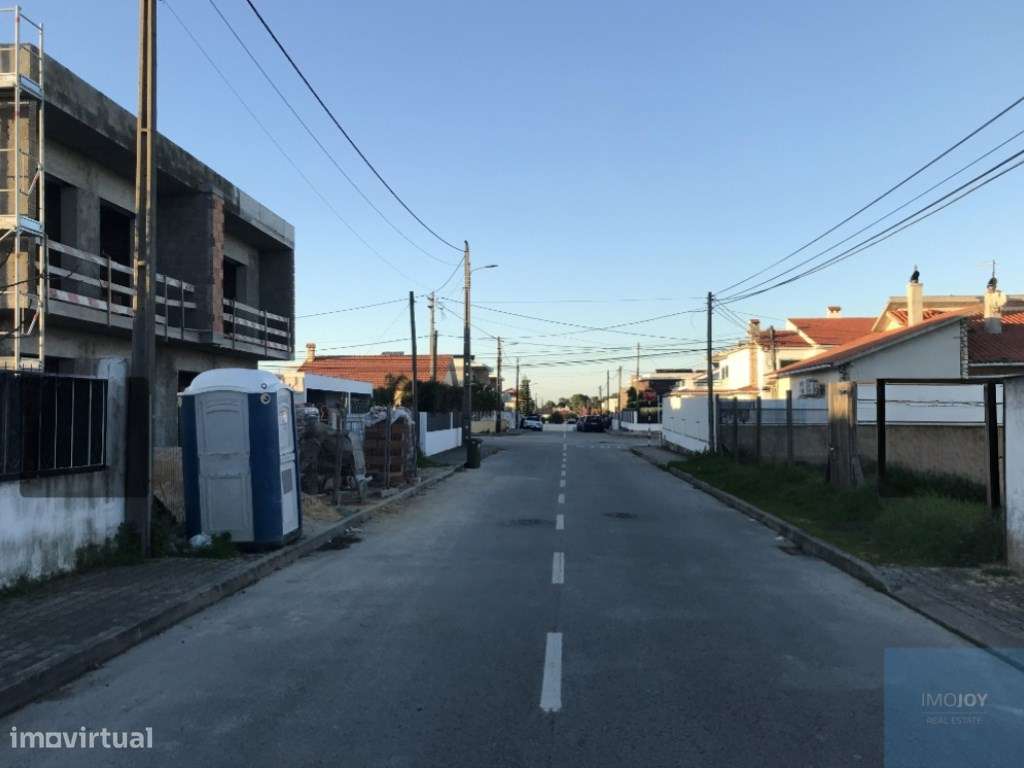 Moradia T4 em Construção com Piscina e Jardim em Fernão Ferro - Grande imagem: 5/9