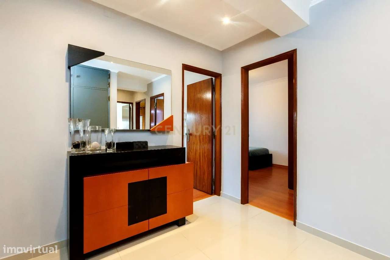 T2 R/c. alto - Remodelado - Torre da Marinha-6