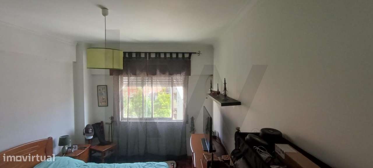 Apartamento T2 na Encosta do Sol – Luminosidade, Arrumação e Potencial-12