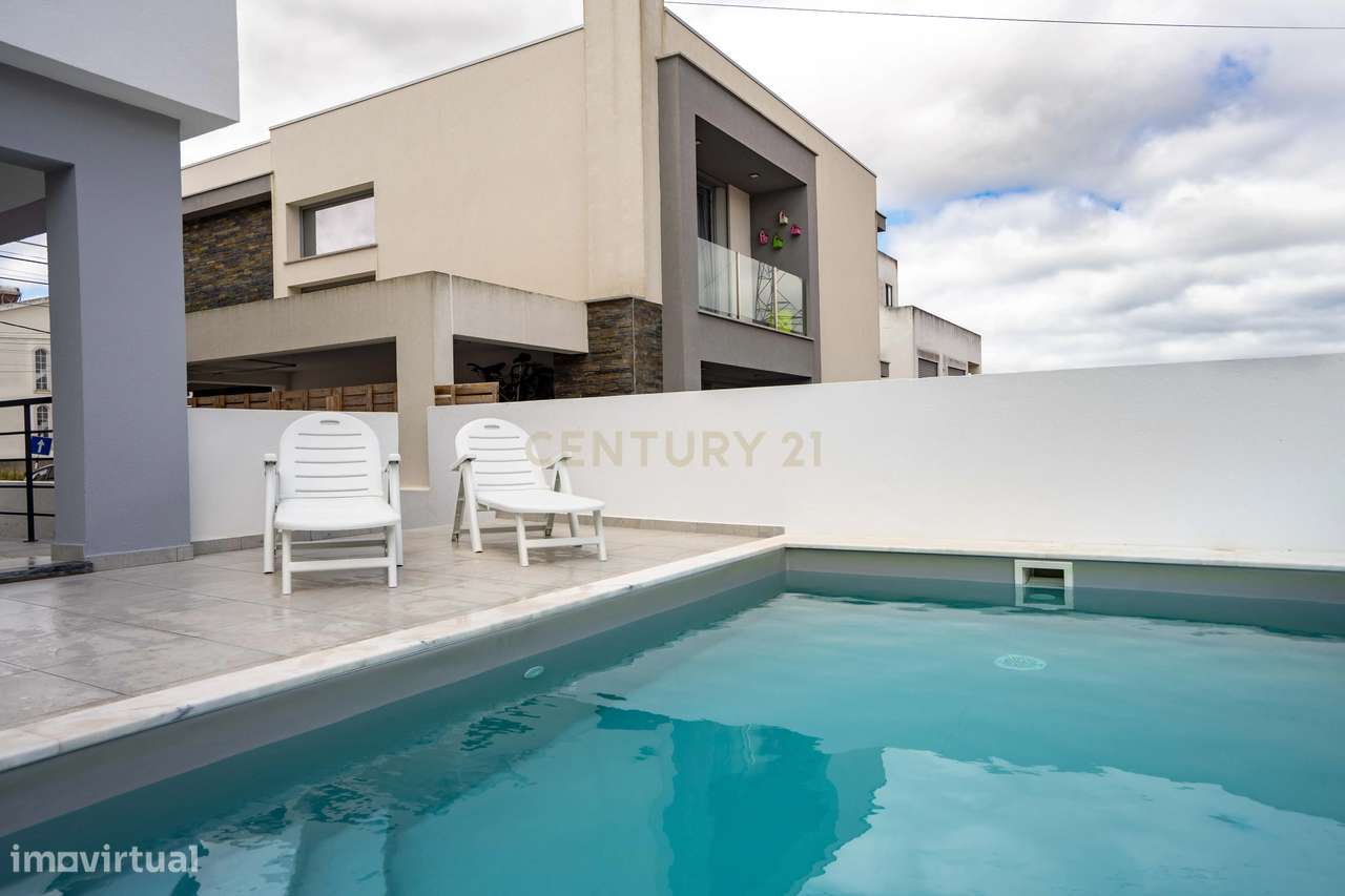 Fantástica Moradia V4+1 com piscina na Quinta de Valadares/Marisol - Grande imagem: 4/49