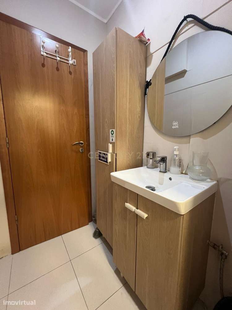 Loja com 2 Pisos para Trespasse em Almada – Papelaria e Jogos Santa Ca - Grande imagem: 4/13