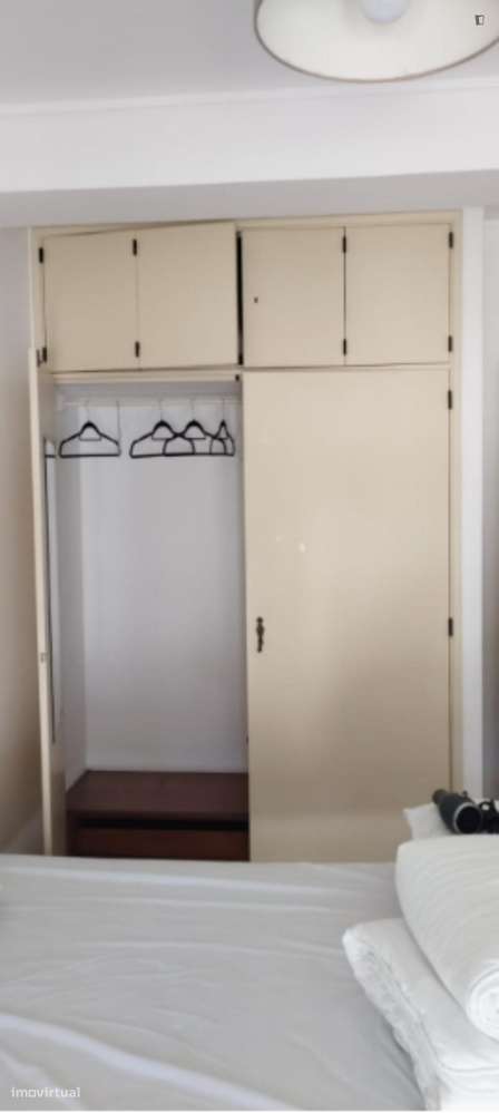 Quarto - localizado em Baixa Coimbra - Grande imagem: 3/10