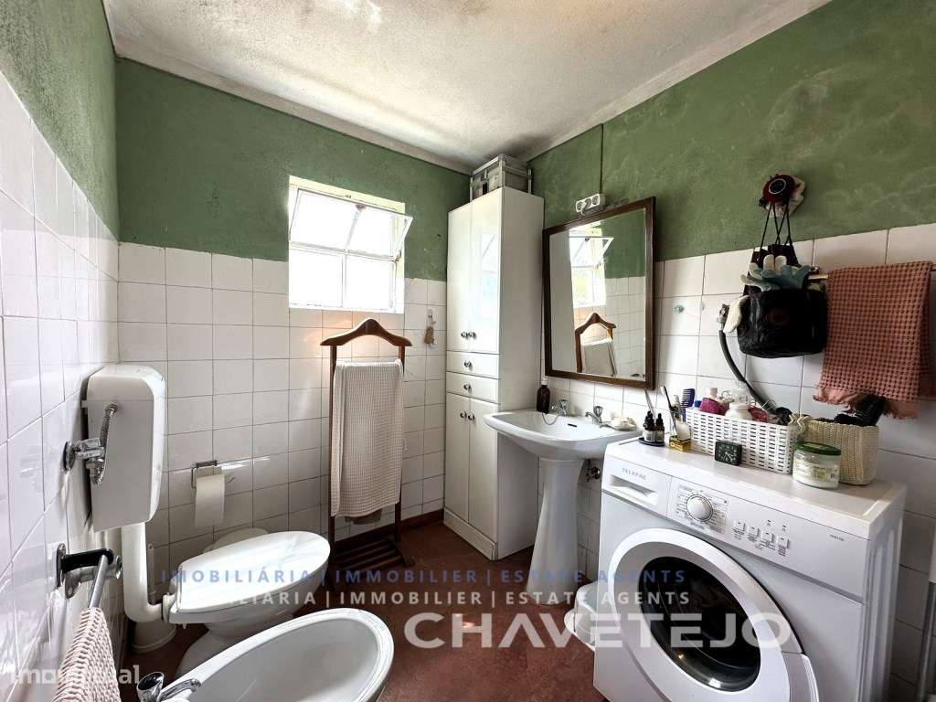 Quintinha com duas casas de campo e uma arrecadação a cerca de 4 km...-24