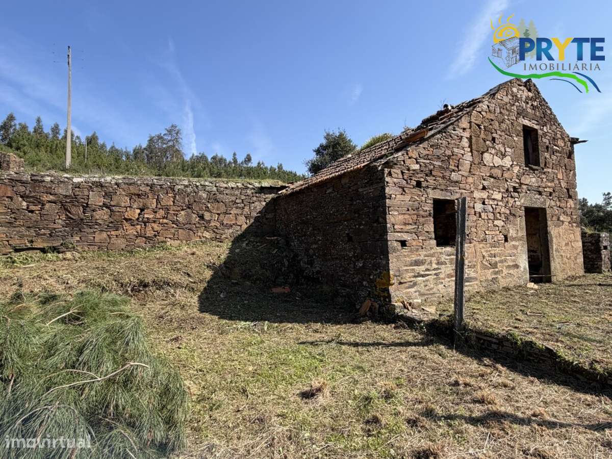 Ruína em pedra de xisto com boas vistas sobre a Aldeia e a Ribeira-18