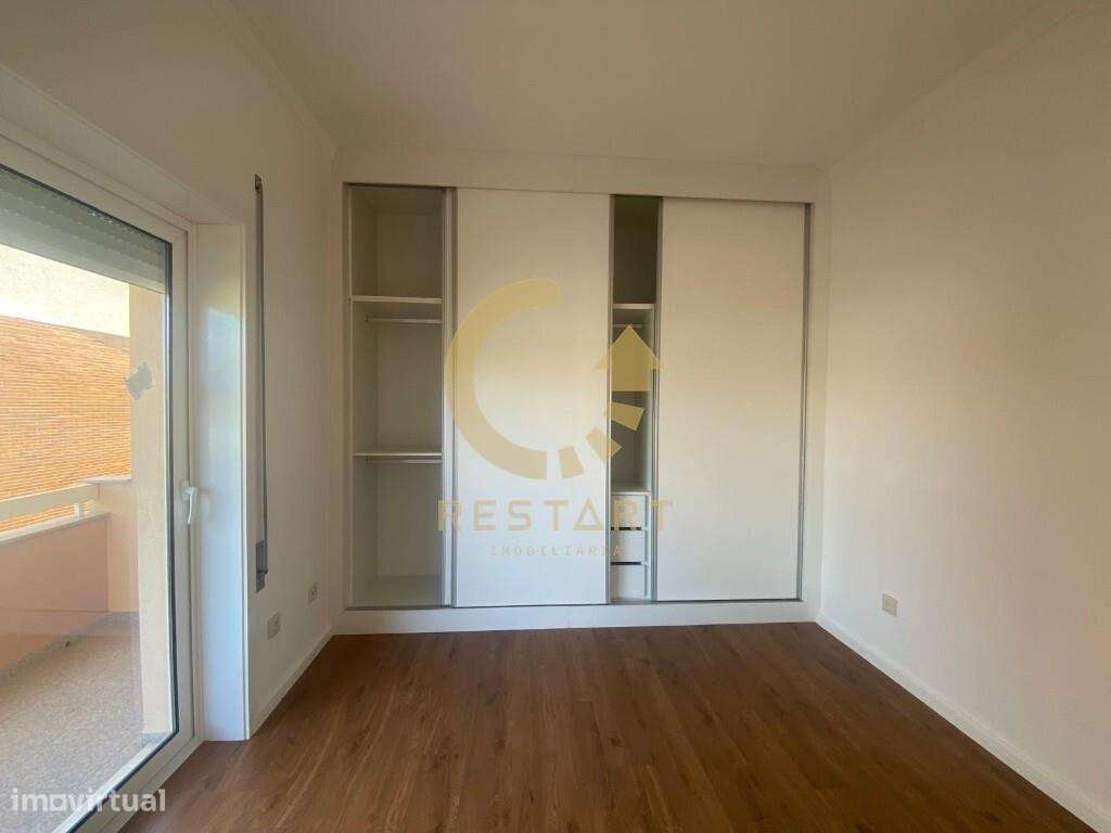 T3 em Águas Santas com 3 frentes, totalmente renovado com muita lumino-12