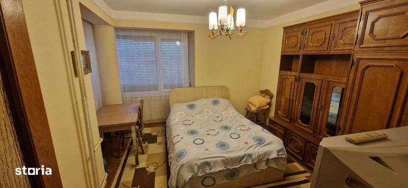 Inchiriez apartament 3 camere Centru Civic Oradea - Imagine principală: 4/7