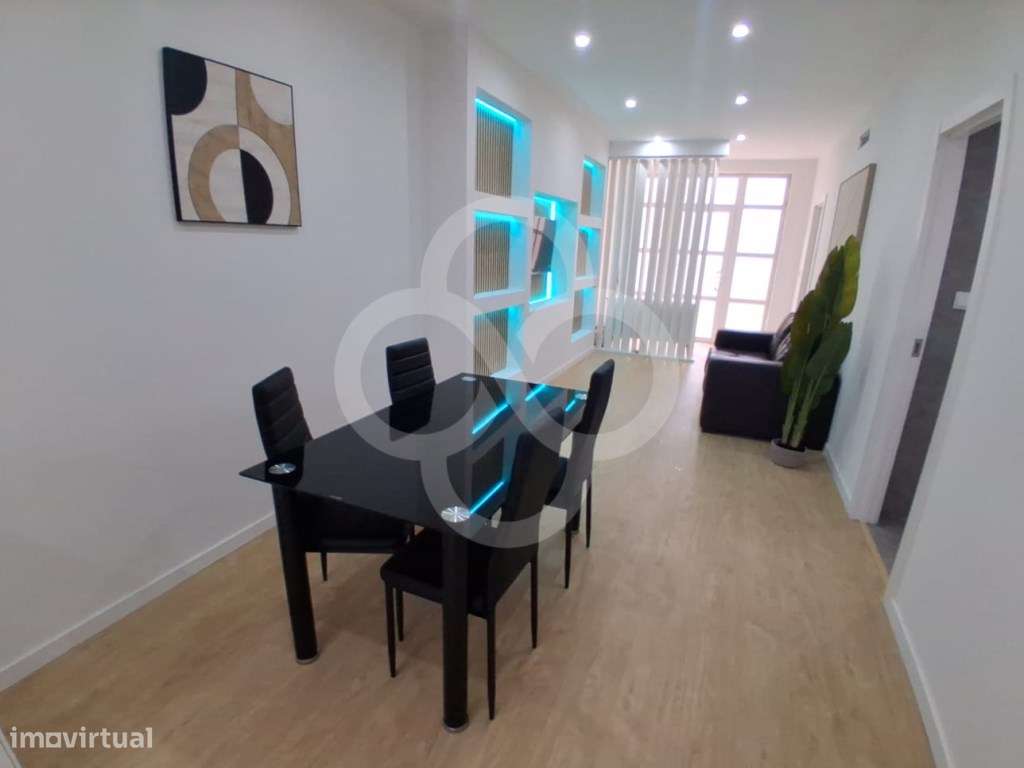 Atelier transformado em T2 com terraço na Agualva Cacém em Sintra - Grande imagem: 3/22