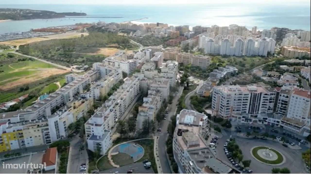 Apartamento T2 com Estacionamento | Próximo da Praia da Rocha – Enc... - Grande imagem: 3/24