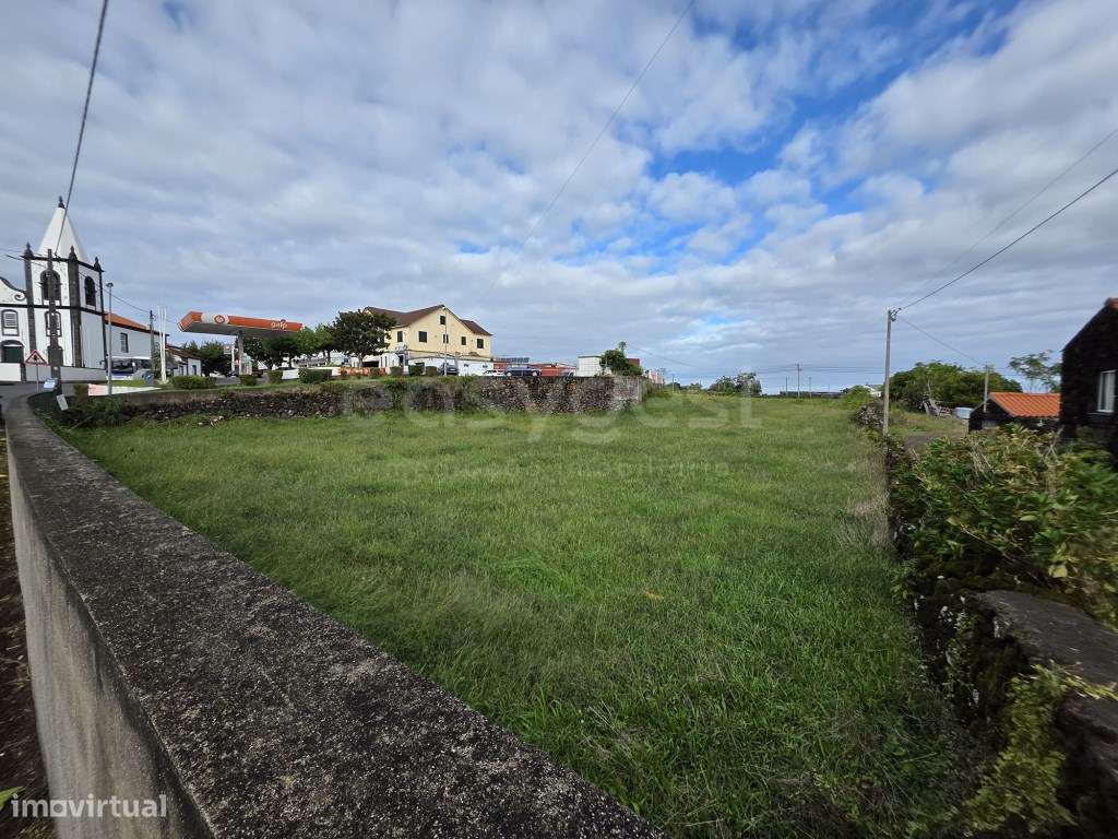 Terreno Urbano Junto à Igreja Histórica de Bandeiras - Grande imagem: 2/11