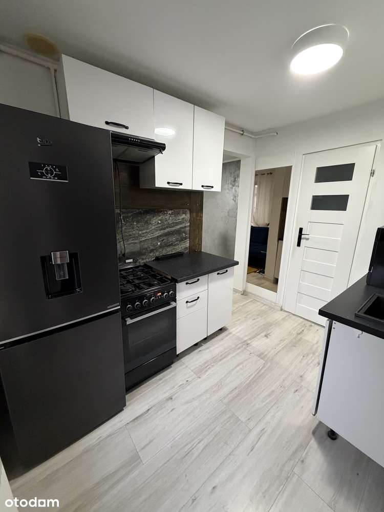 Przytulna, umeblowana kawalerka z miejscem parkingowym i ogrodem