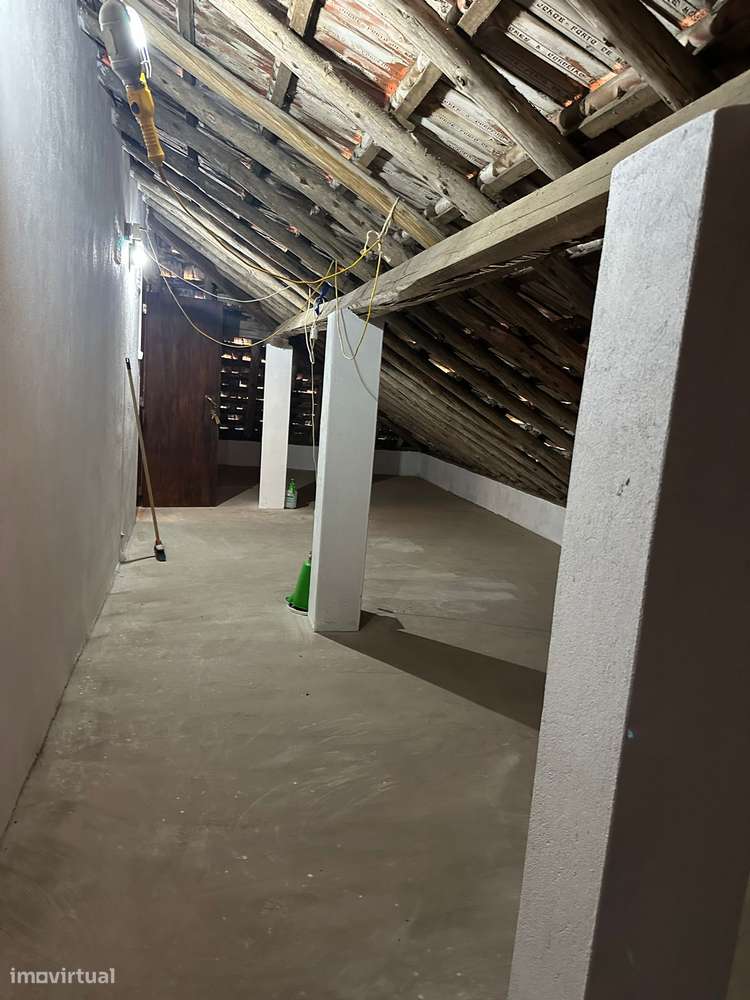 Apartamento T2 com varanda em Salvaterra de Magos-13