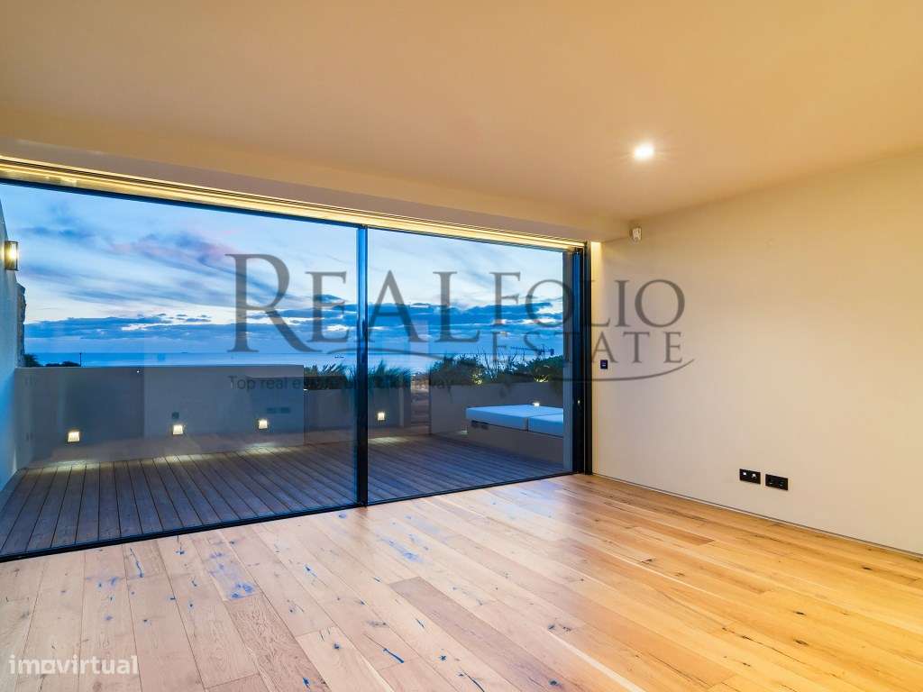 Moradia T5 com acabamentos de luxo e vista panorâmicas sobre a Baia...-30