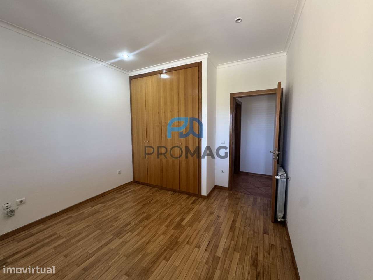 Espaço, luz e conforto em MORADIA T5 - AMARANTE-31