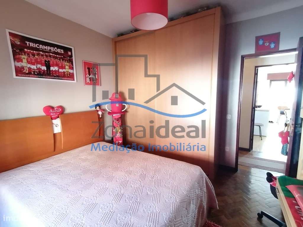 Moradia com dois pisos e logradouro, localizada em Alenquer-10