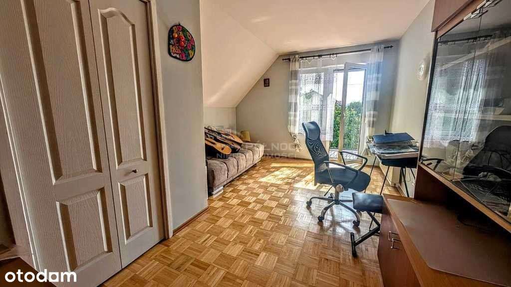 Atrakcyjny dom z piękną działką w Nowogrodźcu-14