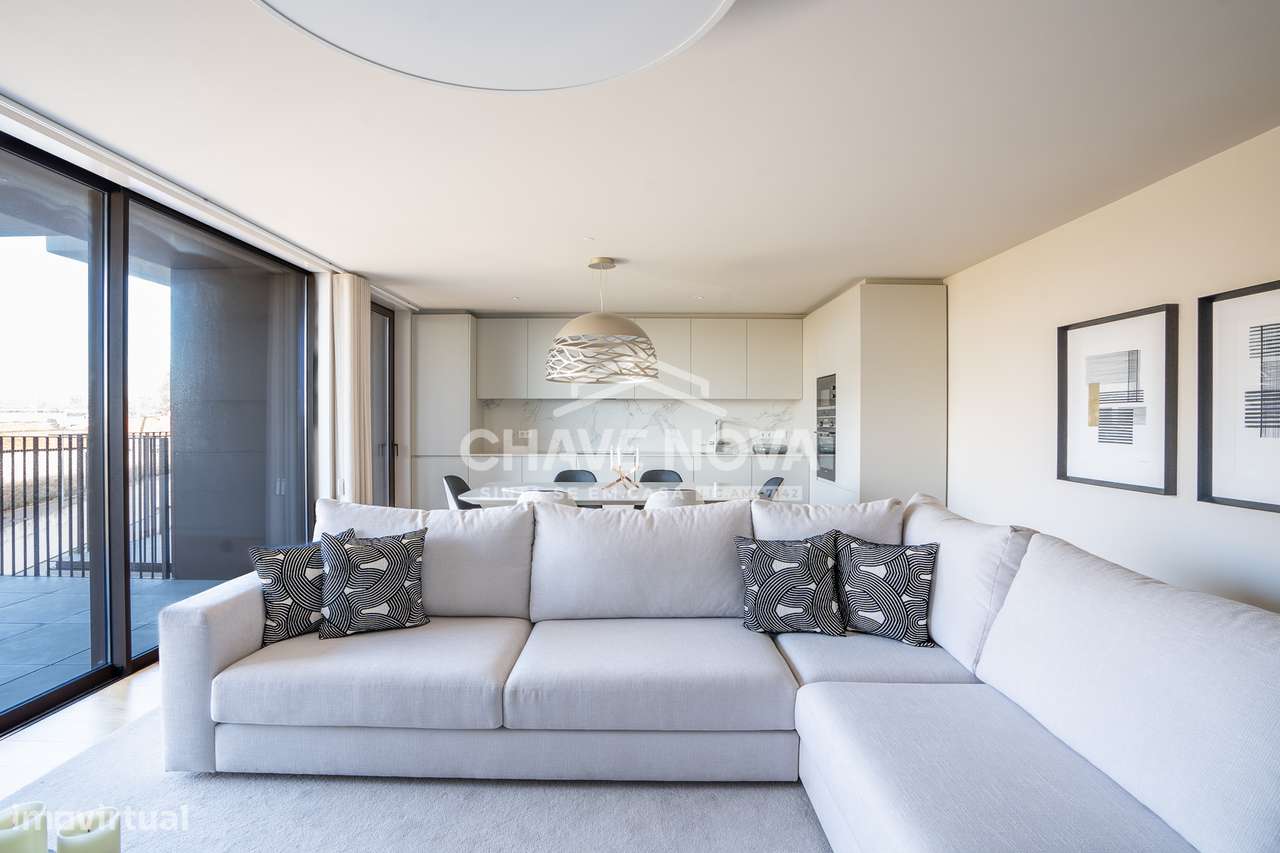 T4 NOVO c/ 148m - Pronto Escriturar - Condomínio Fechado - Grande imagem: 3/20