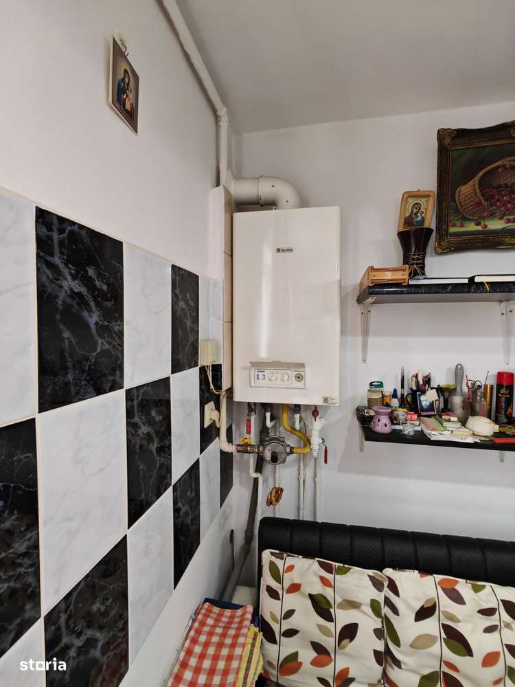 Apartament 3 camere Trivale, etaj 3, decomandat, centrala proprie - Imagine principală: 5/6