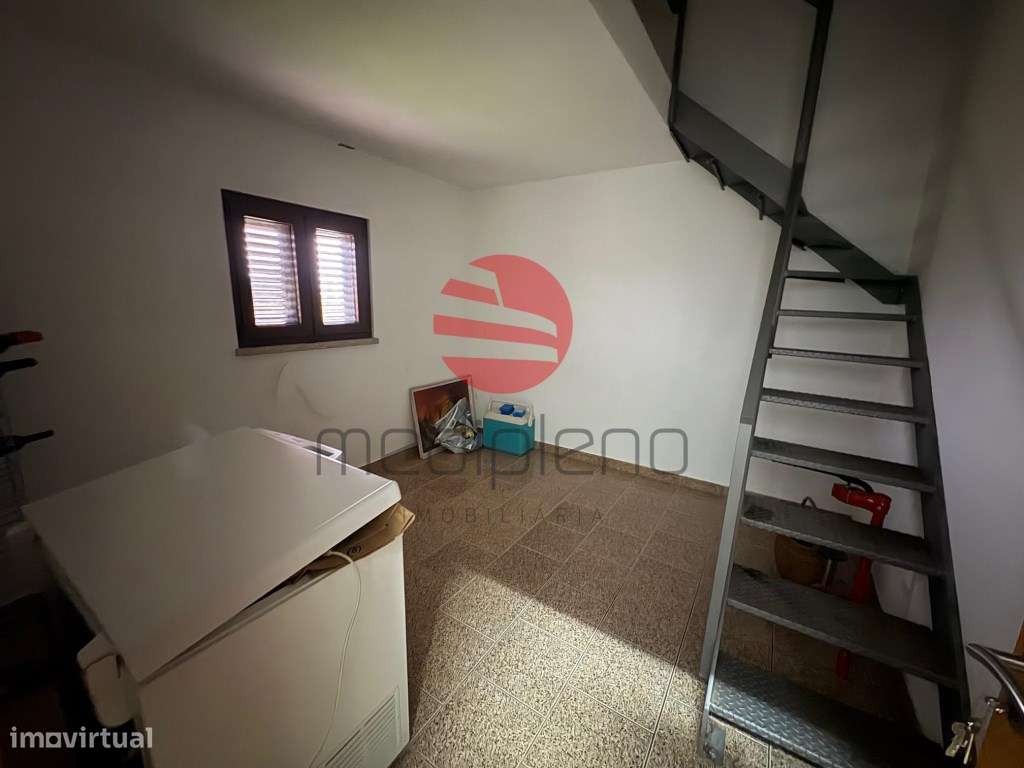 Moradia Bi-Familiar T8 Venda Moimenta da Beira-8