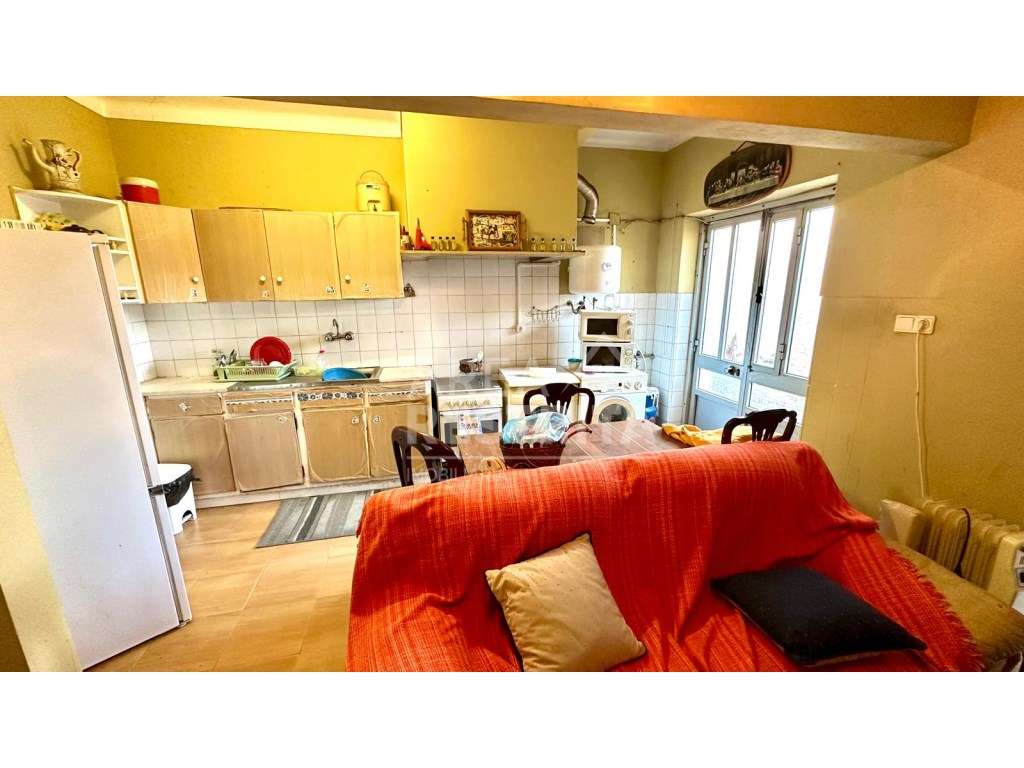 Apartamento T1 com Logradouro e Arrecadação/Garagem no Afonsoeiro -...-0