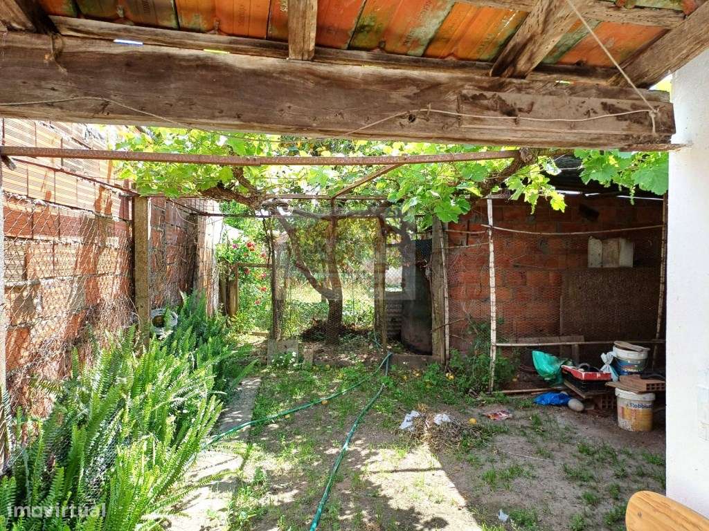 Moradia antiga para renovar - centro-10