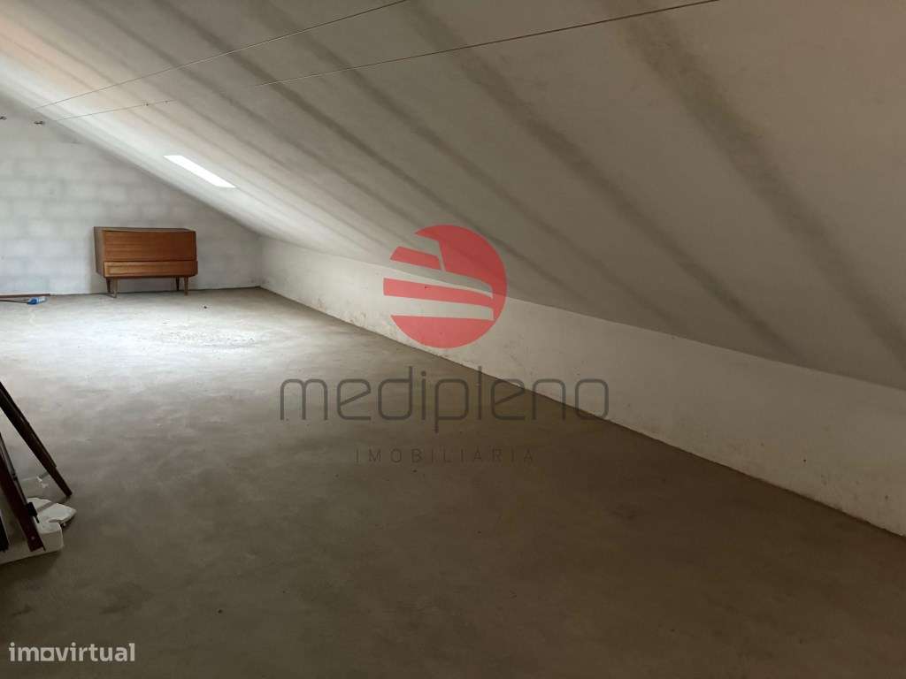 Moradia Bi-Familiar T8 Venda Moimenta da Beira-30