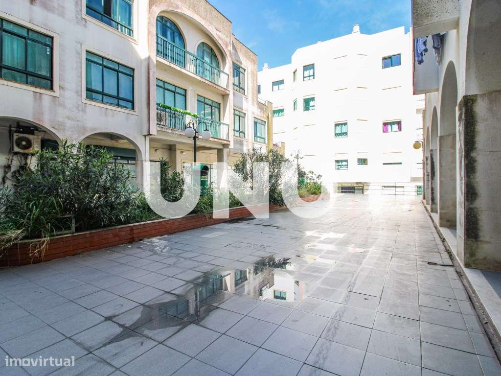 Loja na Vila de Alenquer, com lugar de estacionamento! - Grande imagem: 4/16