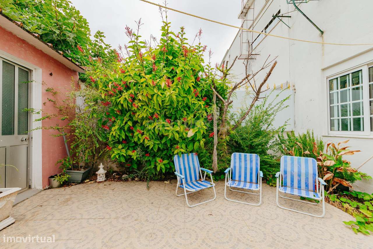 T2 exclusivo, totalmente remodelado e mobilado, com logradouro privati-29