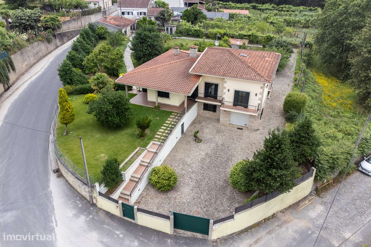 Moradia T4 Independente + T0 em Lago, Amares - Oportunidade Única!-18